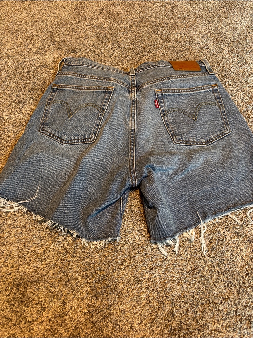 Levi’s mid thigh shorts